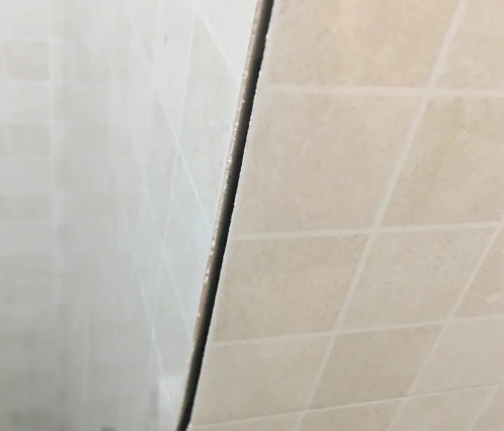 潍坊瓷砖空鼓维修公司分享阳台瓷砖脱落的修复过程可以分为以下几个步骤